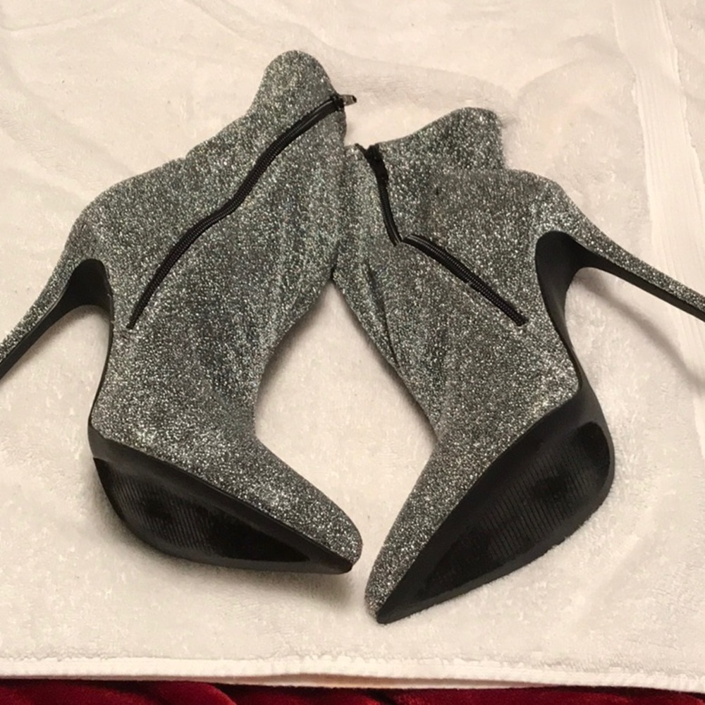 Boots - Picture 5 of 6